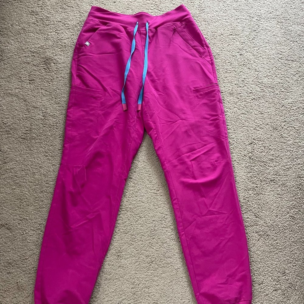 Figs Clara Jogger size small in Raspberry Sorbet